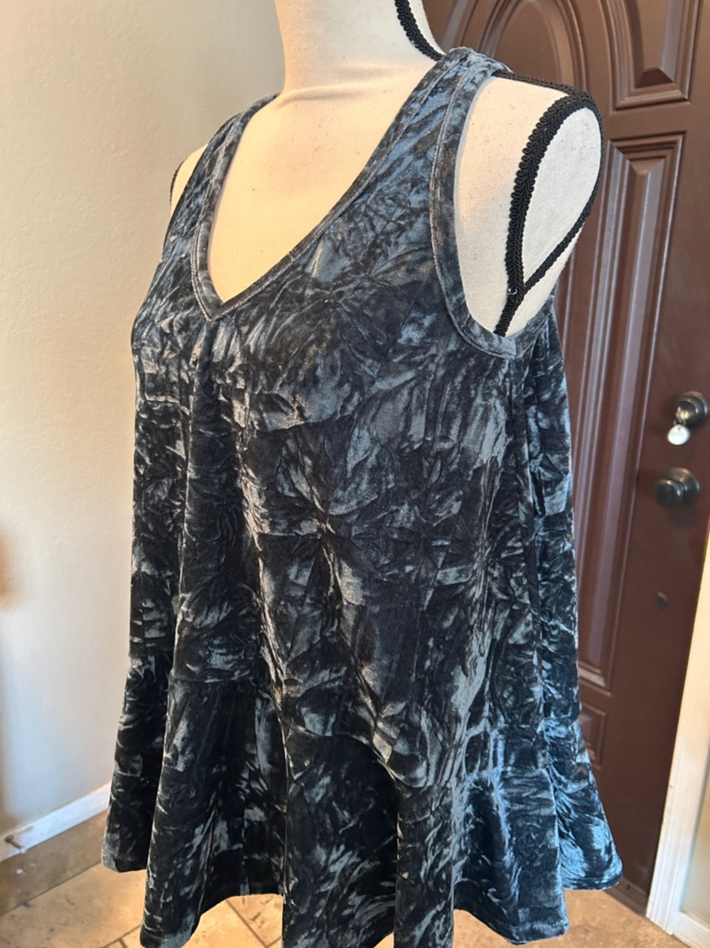 Libby Story Blue Crushed Velvet Flare Ruffle Tank Top - Picture 3 of 7